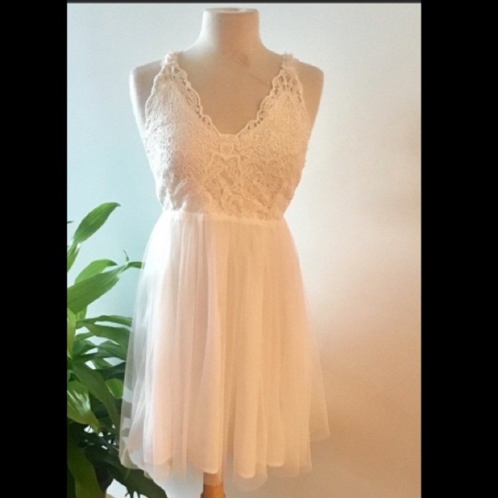 NWOT Mini White Dress with Lace Bodice and Tulle